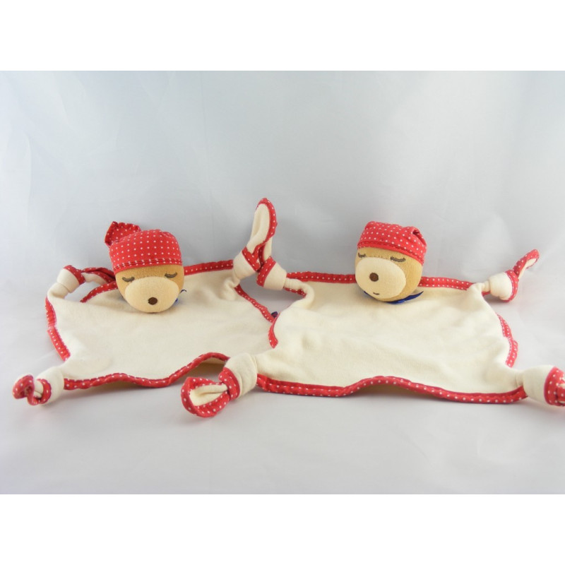 Doudou plat ours endormi bandanas rouge KALOO
