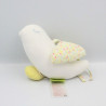 Doudou musical oiseau blanc vert jaune rose VERTBAUDET