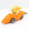 Doudou lapin dans sa voiture carotte IKEA