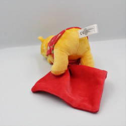 Doudou luminescent Winnie l'ourson mouchoir rouge DISNEY