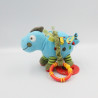 Doudou dinosaure bleu vert étiquettes hochet anneau NICOTOY