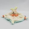 Doudou et compagnie plat lapin blanc bleu vert orange