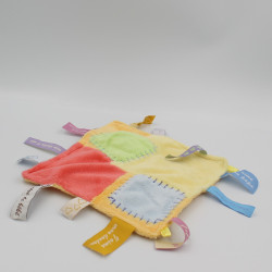 Doudou plat carré vert jaune orange rouge étiquettes CMP REVE DE BEBE