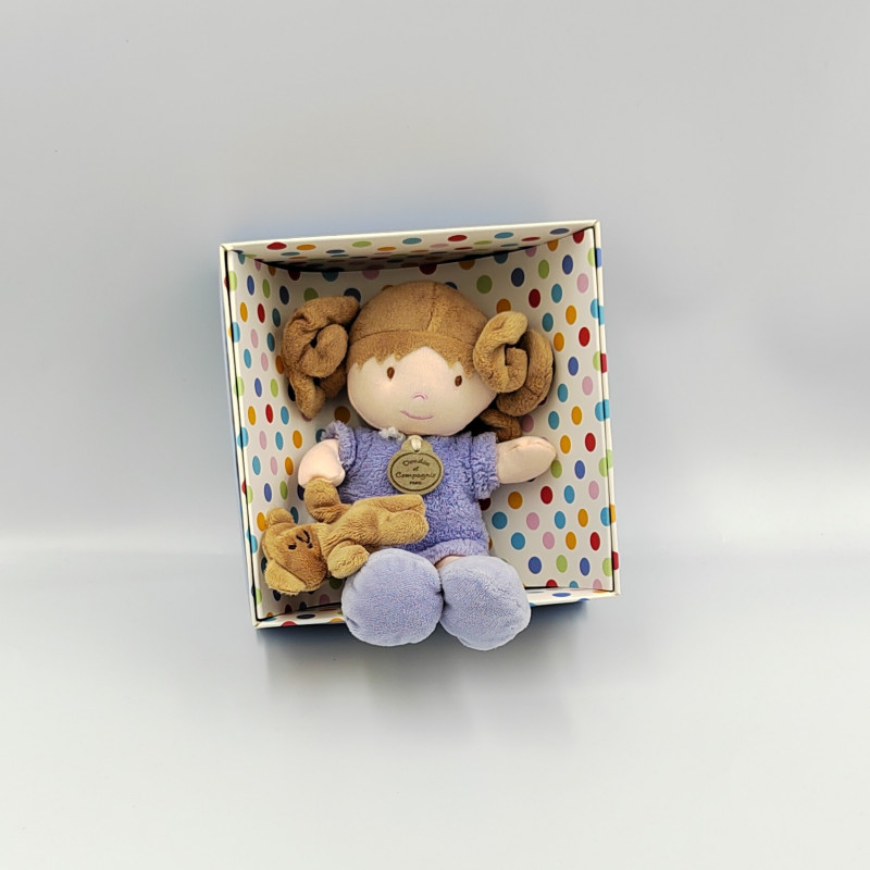 Doudou et compagnie poup?�e fille mauve avec ours Les Demoiselles de doudou