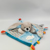 Doudou plat lapin gris bleu rouge INFLUX