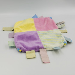 Doudou plat patchwork doudamour étiquettes rose bleu mauve jaune rêve de bébé