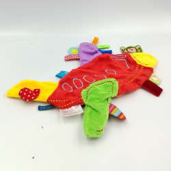 Doudou plat avion rouge vert jaune étiquette LABEL