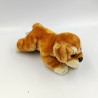 Peluche chien marron beige couché