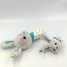 Doudou hochet baton lapin bleu gris blanc + attache tétine DREAMBEE